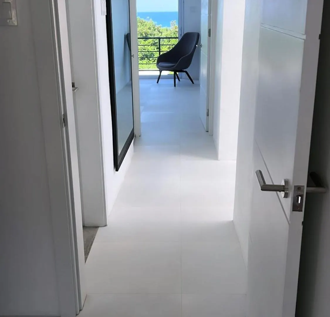 Modern Seaview 2 Bed Apartment Whitehouse