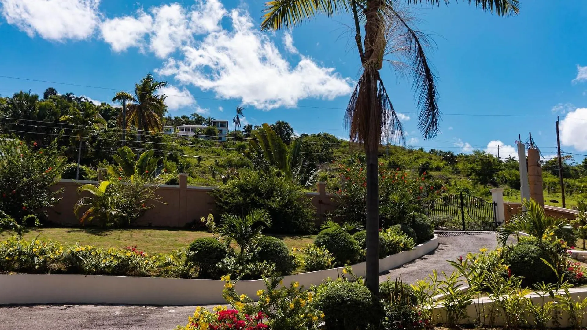 Modern Seaview 2 Bed Apartment Whitehouse